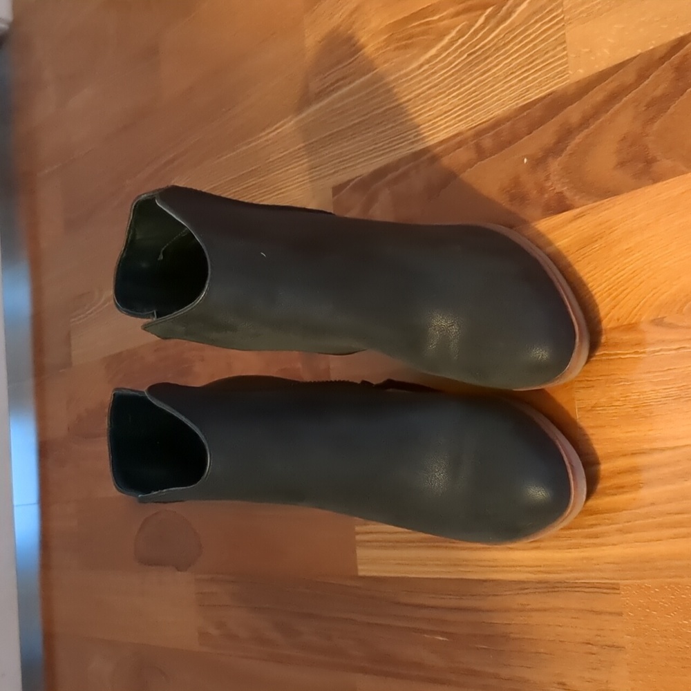 Women's Grey Suede Heeled Winter Boots